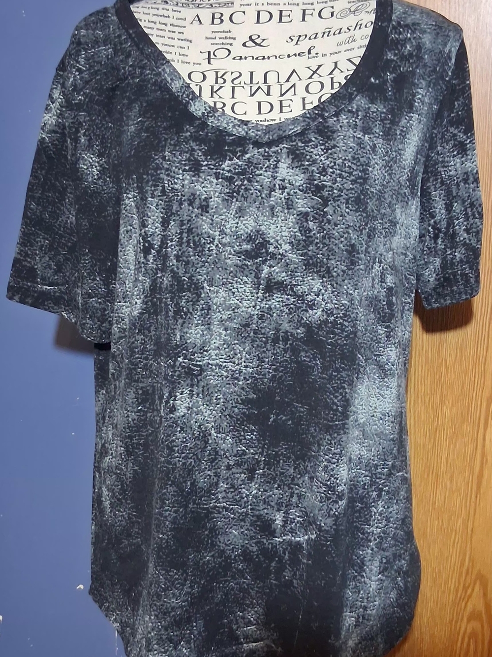 Lularoe Medium Short Sleeve Scoop Neck Top in Black Marble Wash